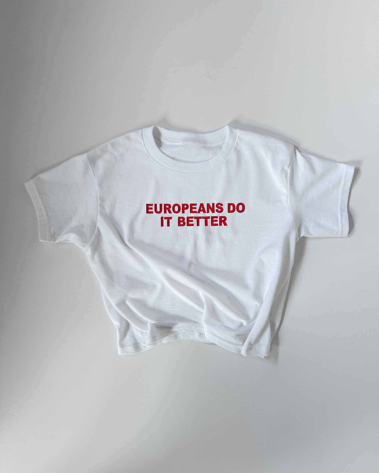 Embroidered 'EUROPEANS DO IT BETTER' 90s Y2K T-Shirt