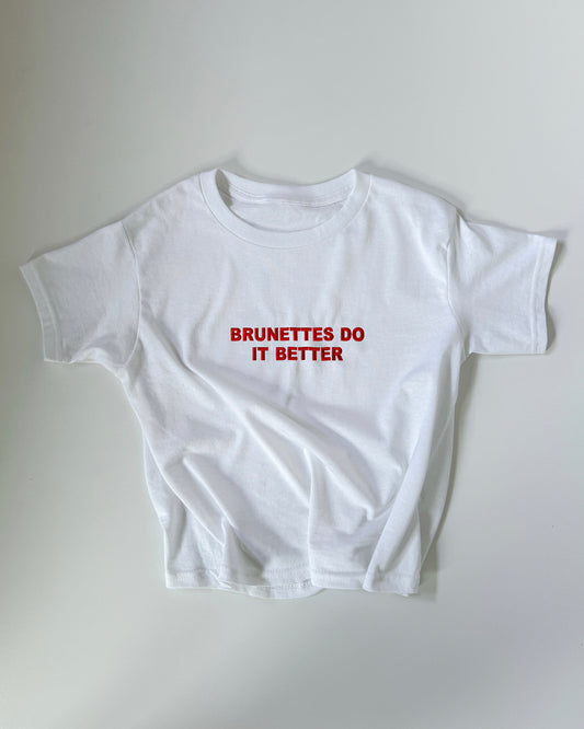 Embroidered 'Brunettes Do It Better' 90s Y2K T-Shirt