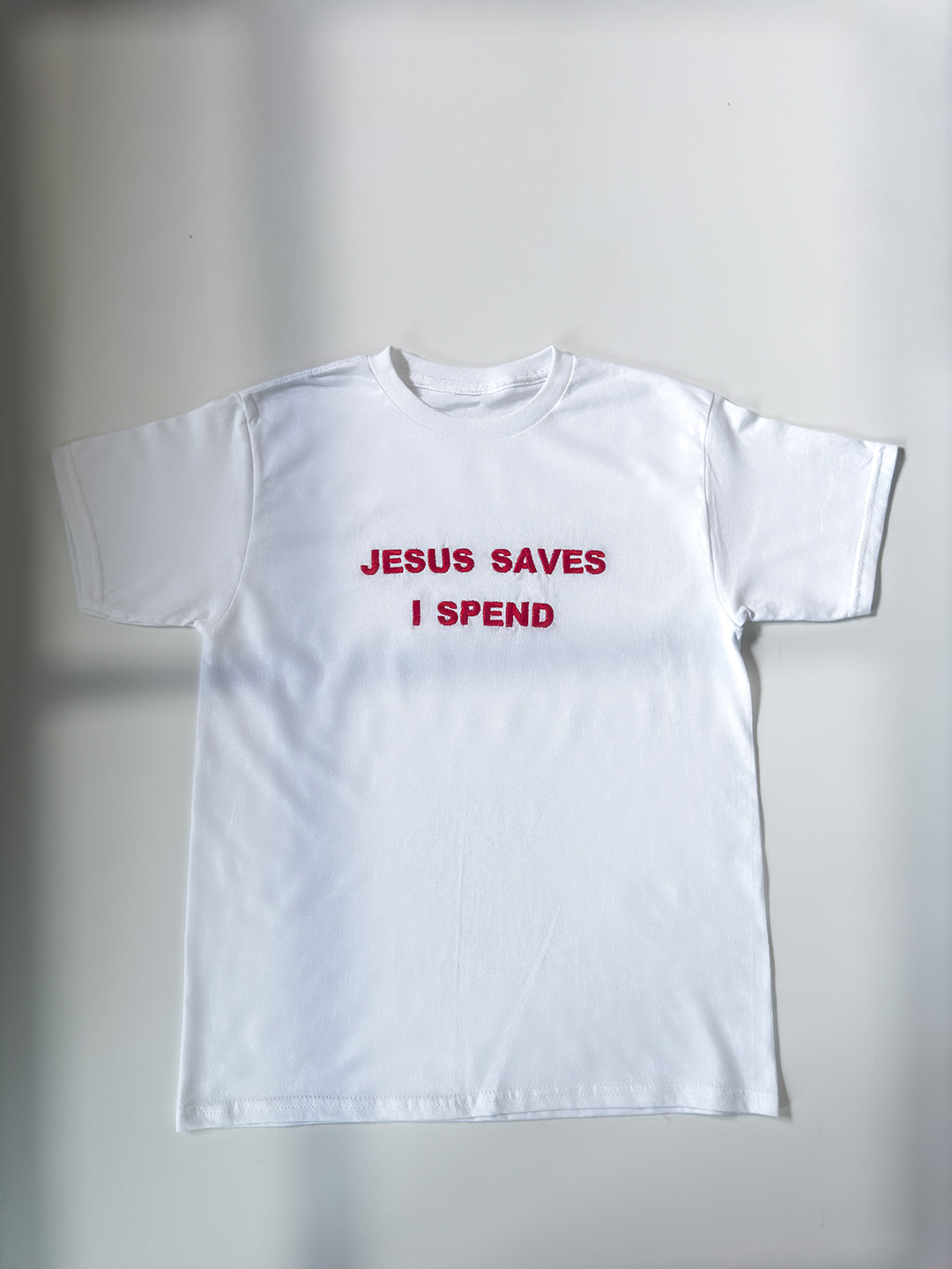 Embroidered 'JESUS SAVES, I SPEND' 90s Y2K T-Shirt